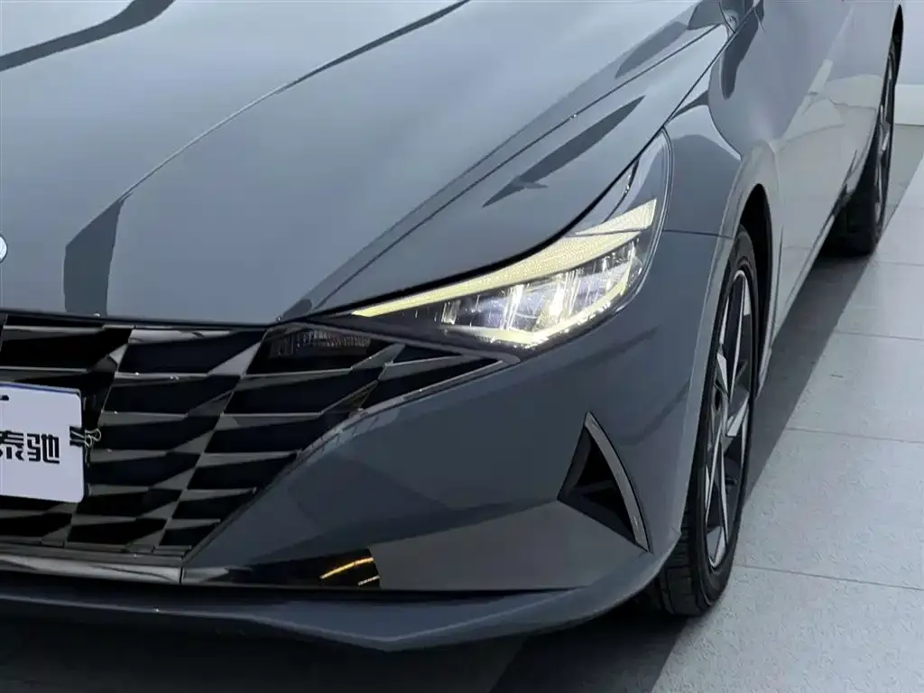 Hyundai Elantra — фото 5