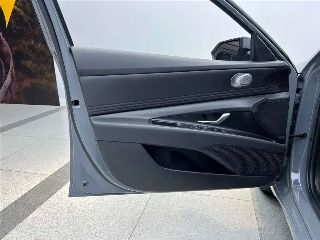 Hyundai Elantra — фото 7