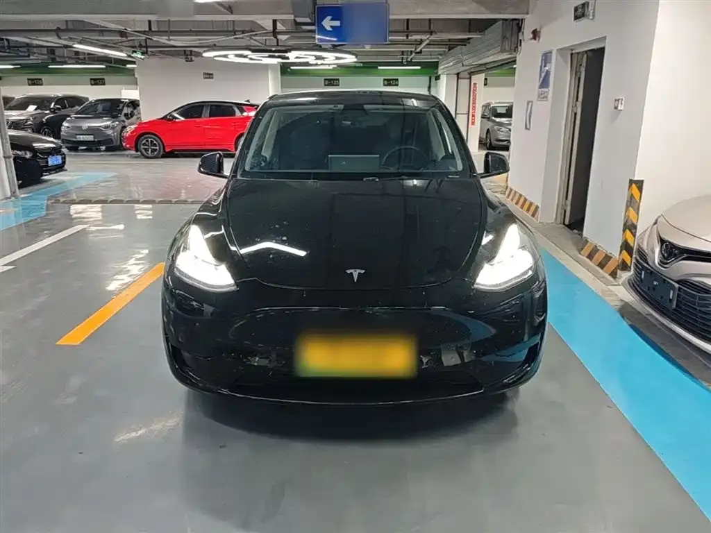 Tesla Model Y 2023 из CN, фото 8