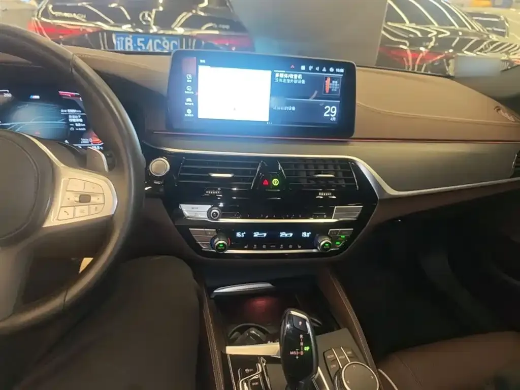 BMW 5 Series 2023 из CN, фото 9