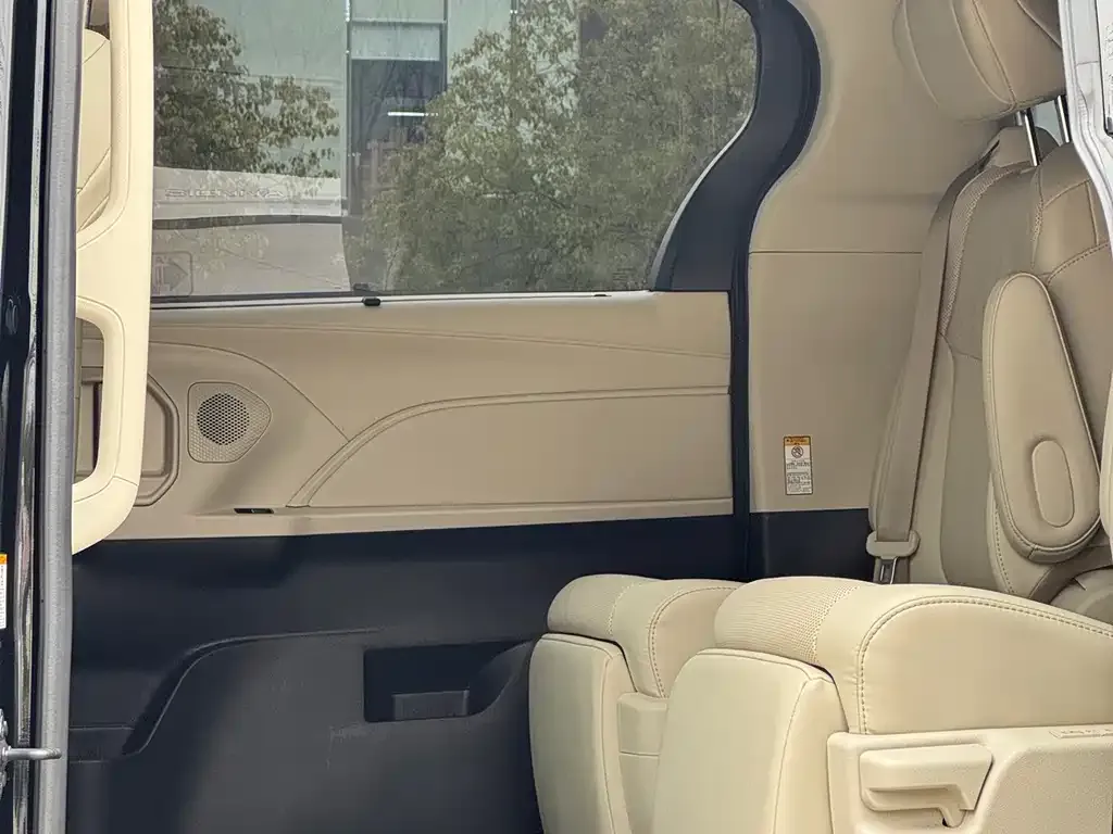Toyota Sienna 2025 из CN, фото 7