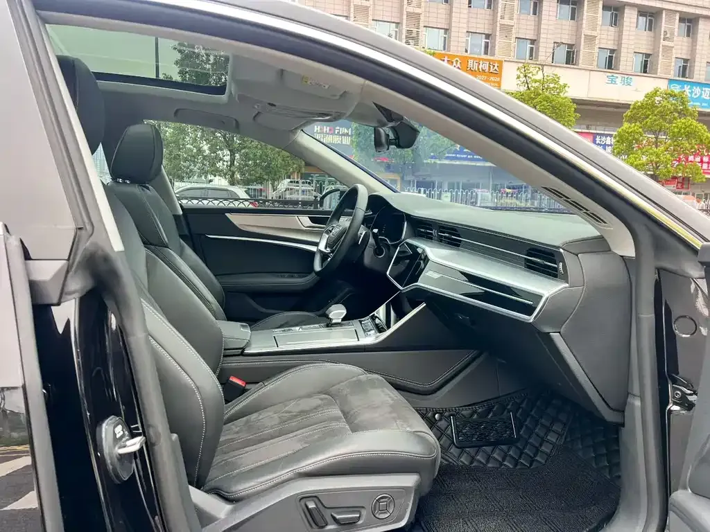 Audi A7L 2025 из CN, фото 2