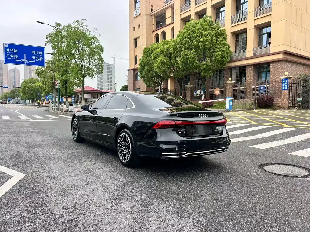 Audi A7L 2025 из CN, фото 9