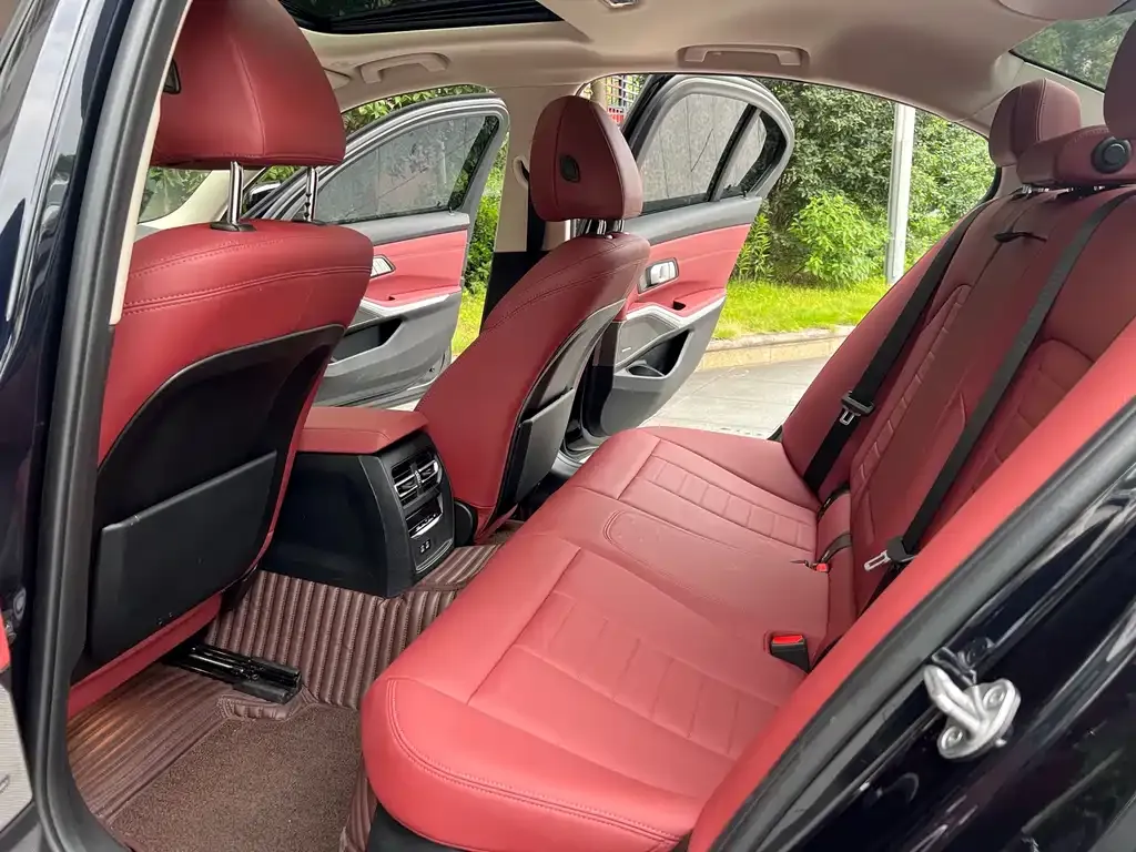 BMW 3 Series 2021 из CN, фото 2