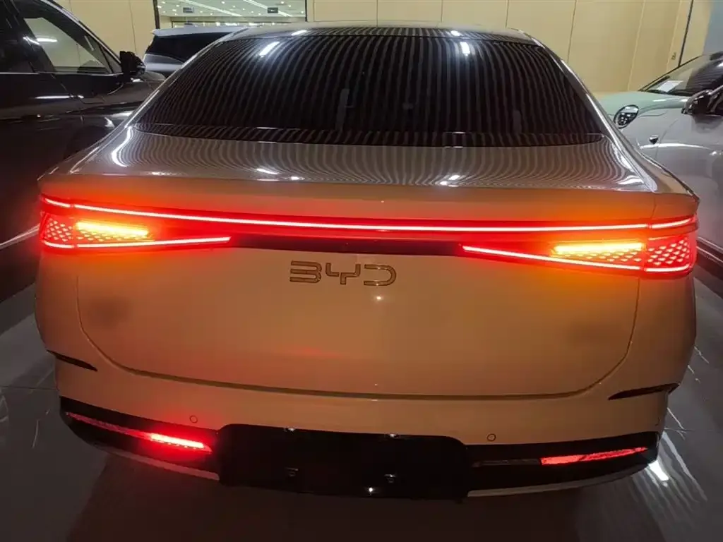 BYD Seal 07 DM-i 2024 из CN, фото 9