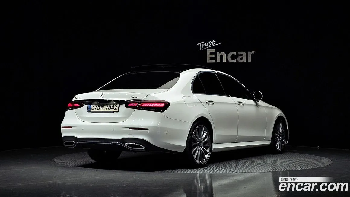 Mercedes-Benz E-Class — фото 6