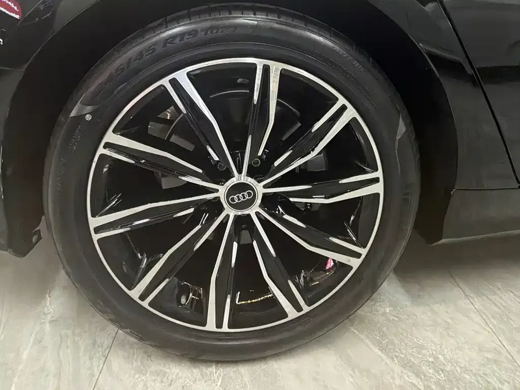 Audi A6L 2023 из CN, фото 9