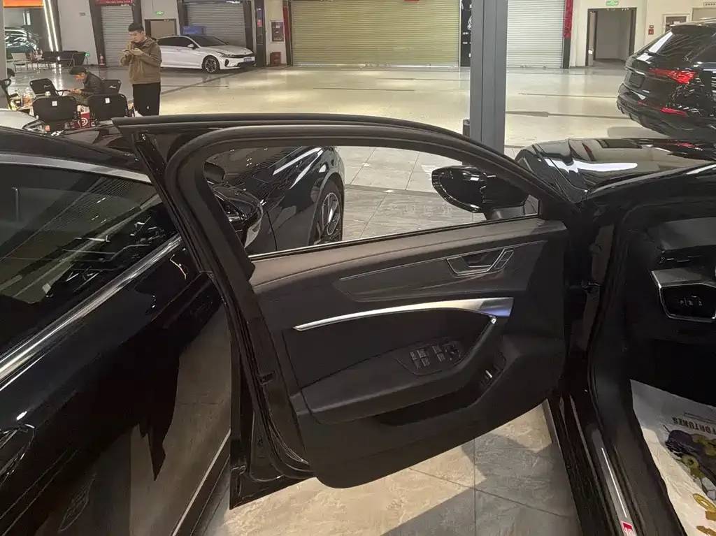 Audi A6L 2023 из CN, фото 7