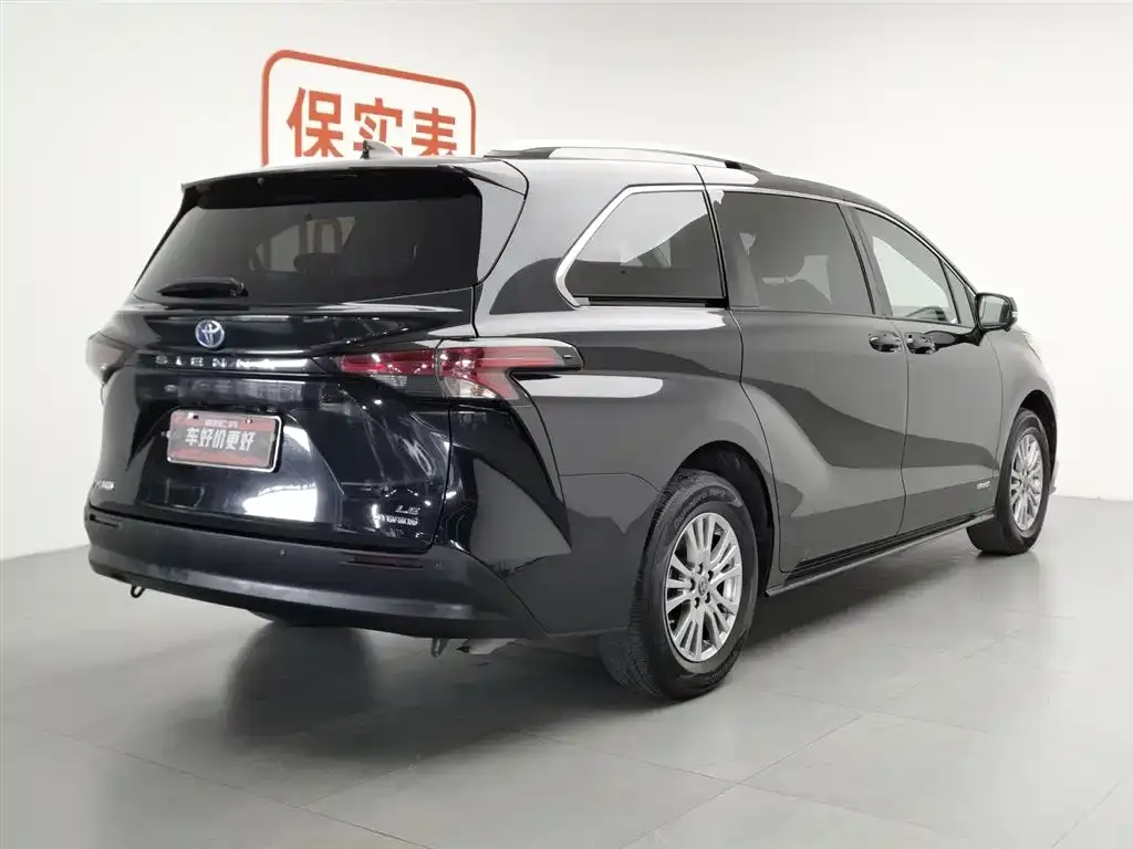 Toyota Sienna 2023 из CN, фото 3