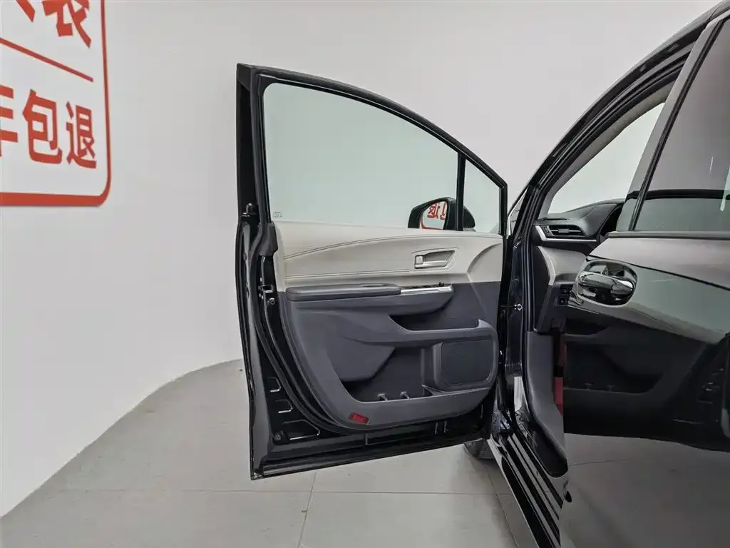 Toyota Sienna 2023 из CN, фото 5