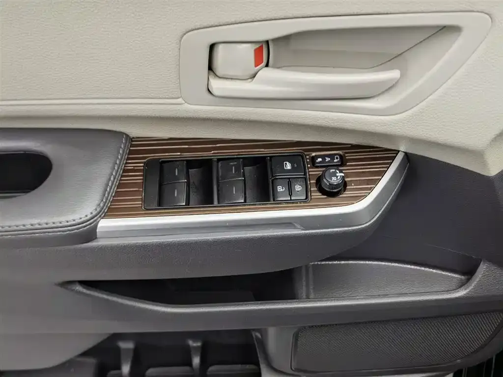 Toyota Sienna 2023 из CN, фото 8