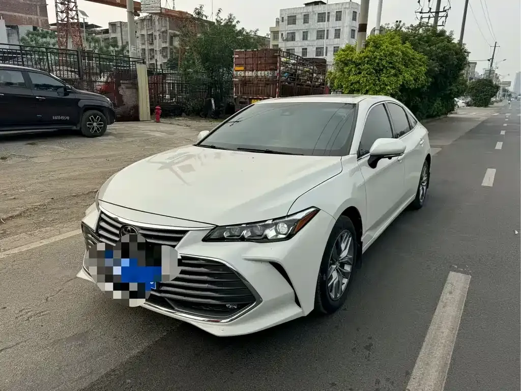 Toyota Avalon — фото 1