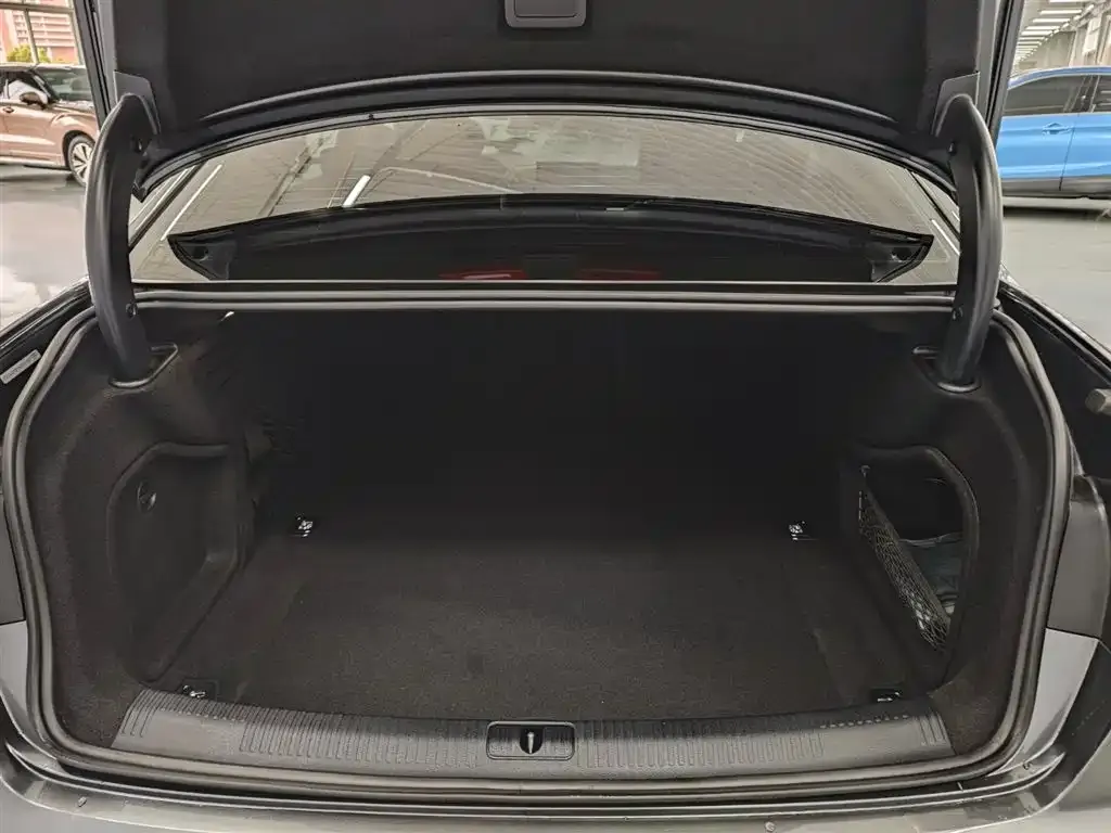 Audi A4L 2021 из CN, фото 6