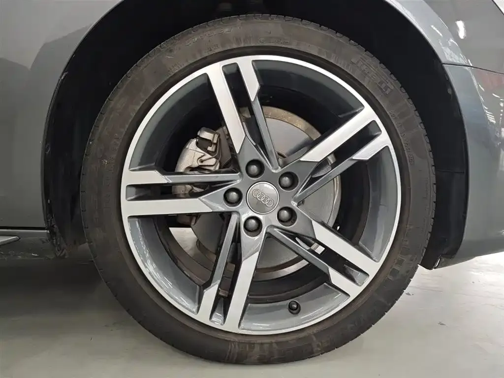 Audi A4L 2021 из CN, фото 9