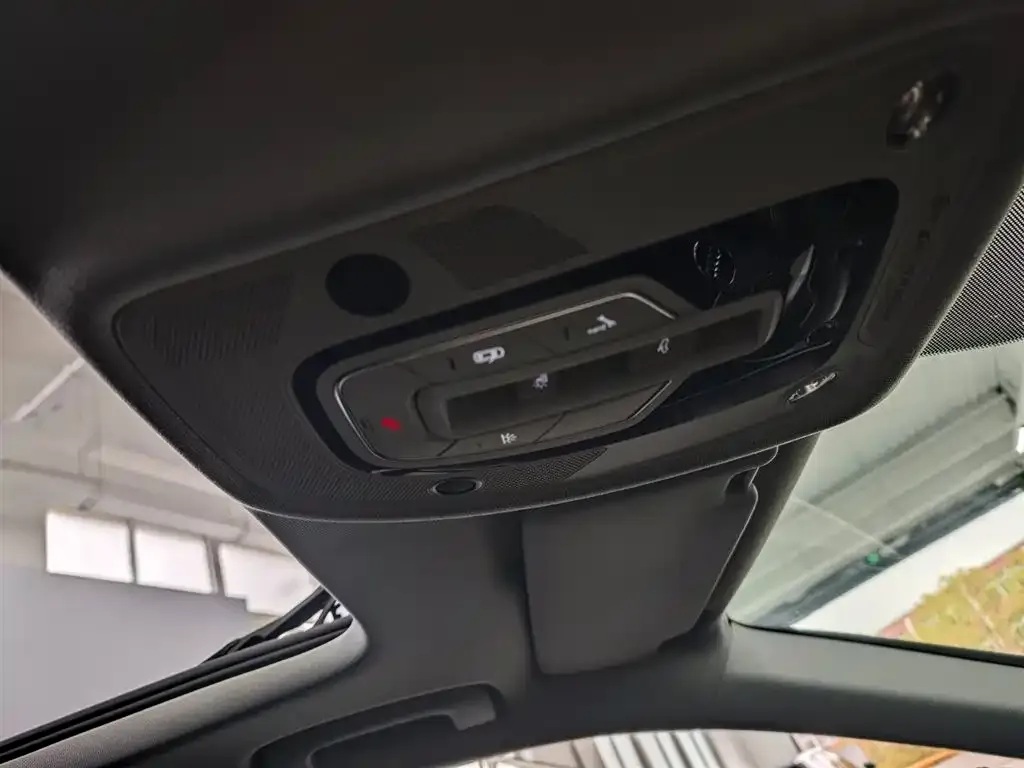 Audi A4L 2021 из CN, фото 3