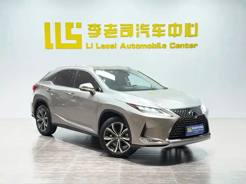 Lexus RX — фото 1