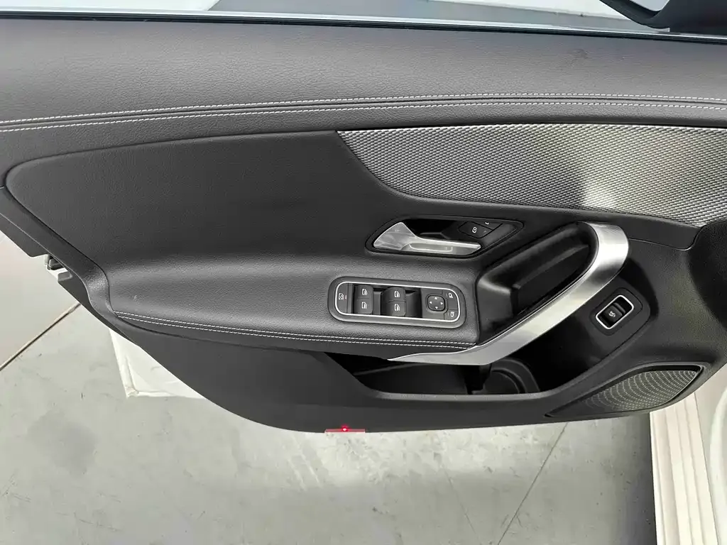 Mercedes-Benz A-Class 2023 из CN, фото 10