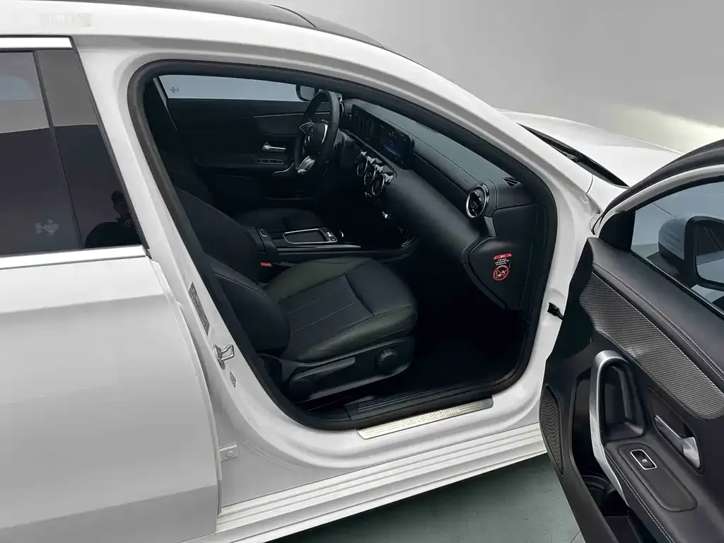 Mercedes-Benz A-Class 2023 из CN, фото 8