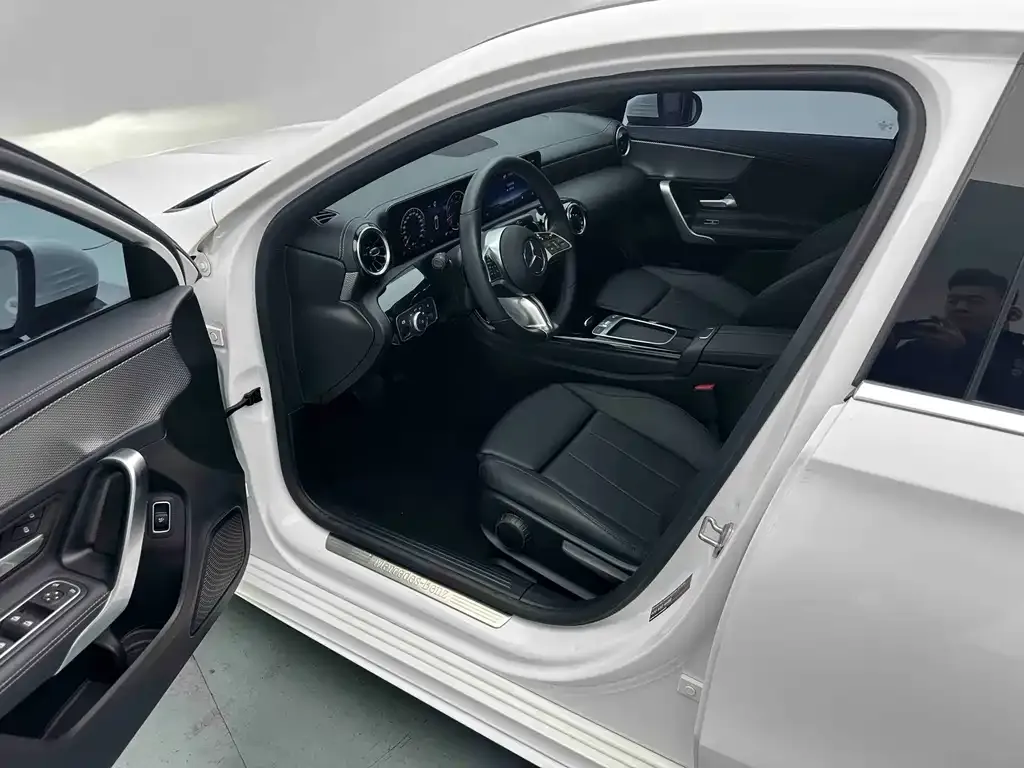 Mercedes-Benz A-Class 2023 из CN, фото 9