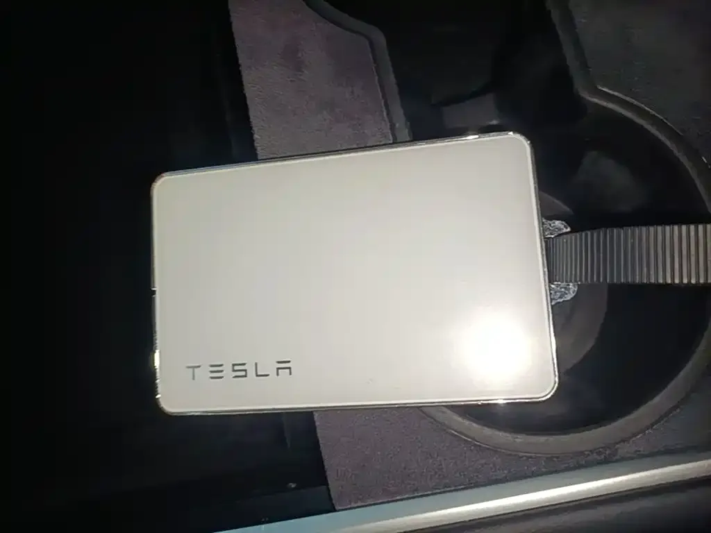 Tesla Model 3 — фото 3