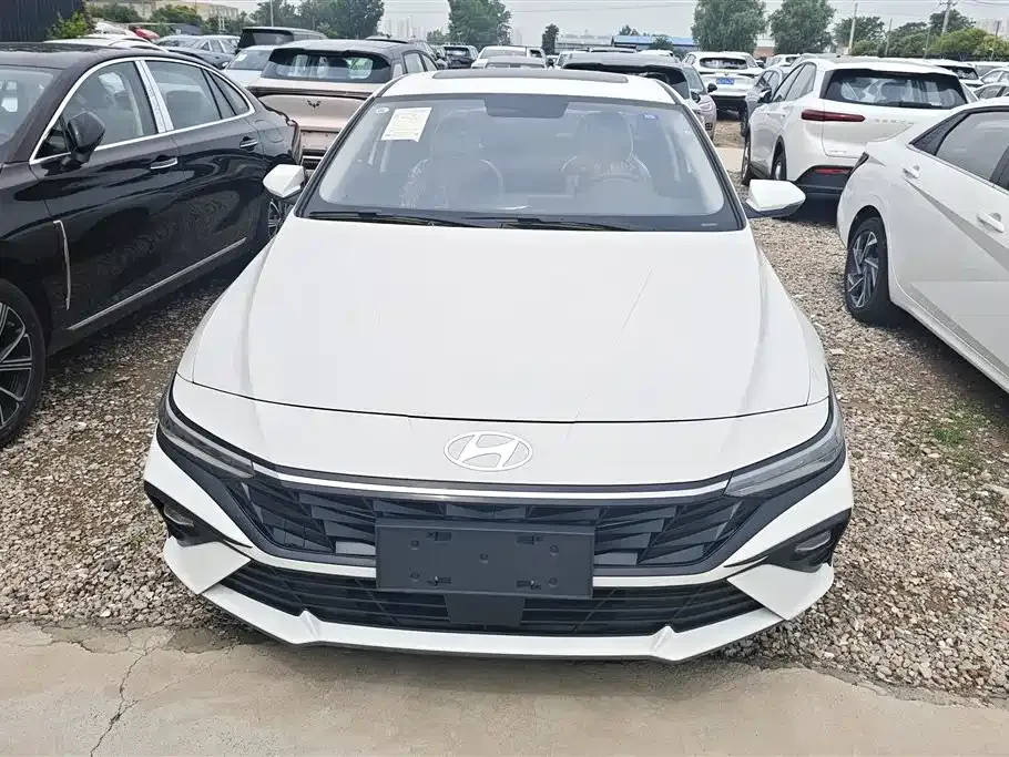 Hyundai Elantra — фото 8