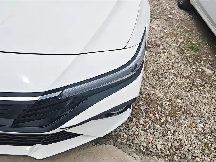 Hyundai Elantra — фото 4