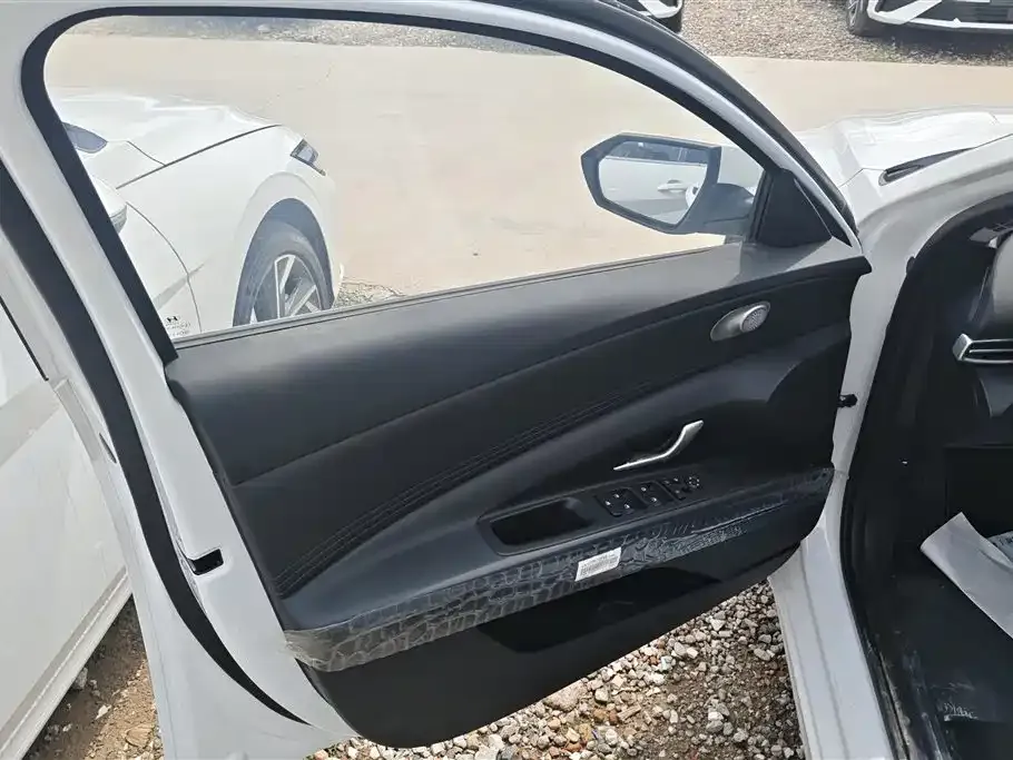 Hyundai Elantra — фото 6