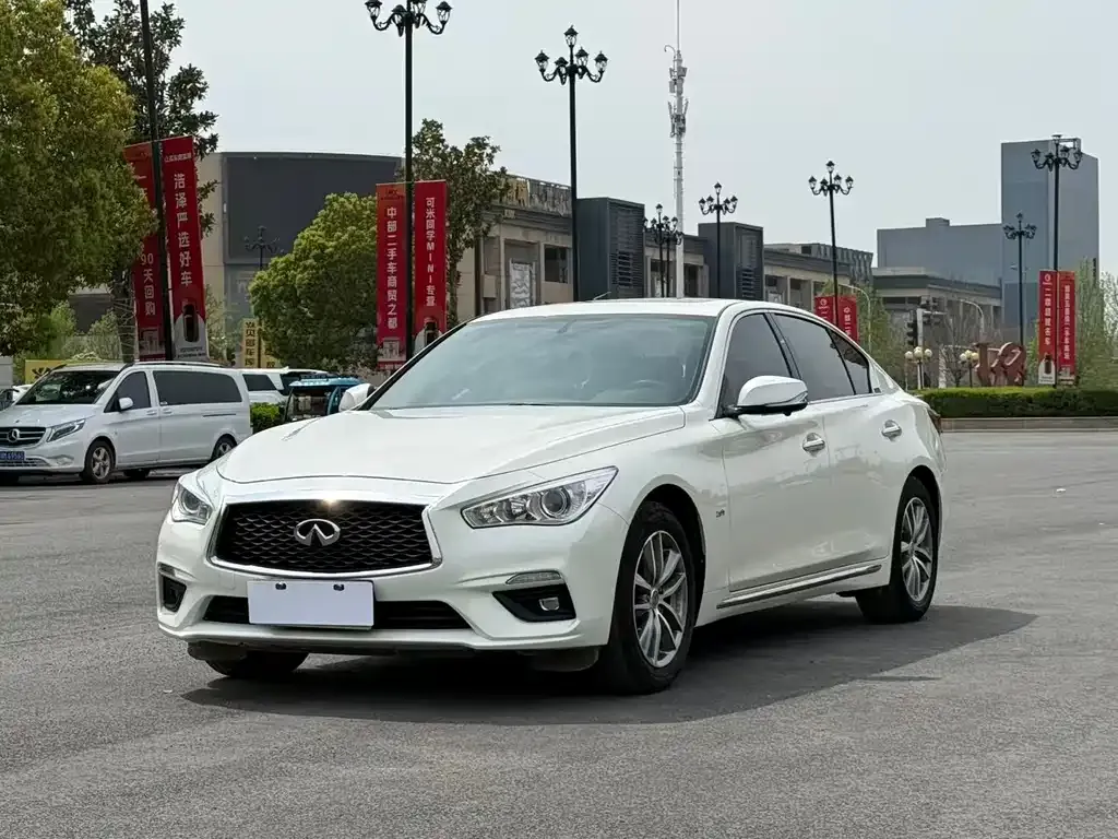 Infiniti Q50L