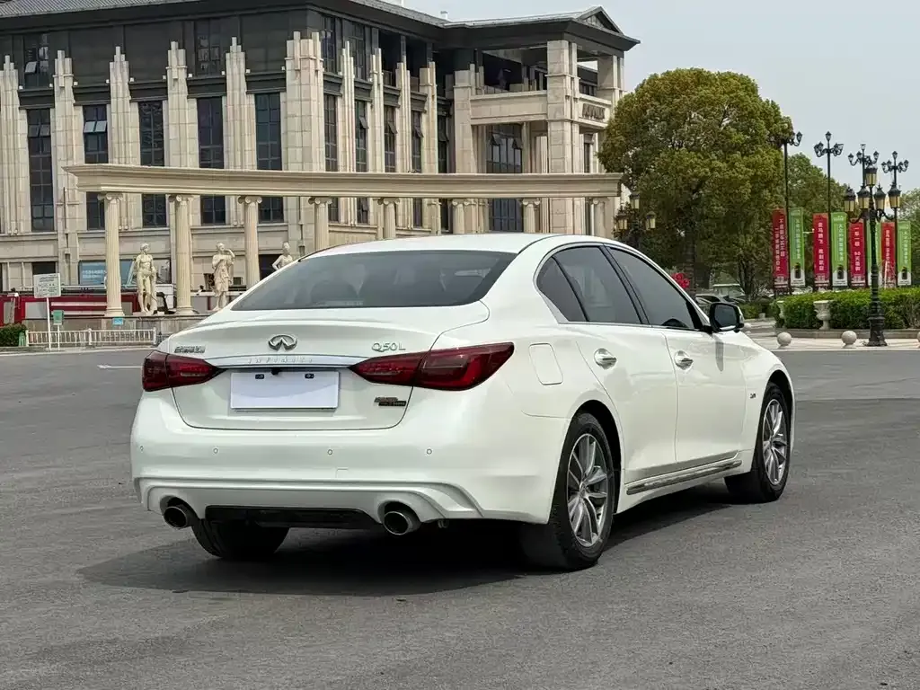 Infiniti Q50L 2022 из CN, фото 7