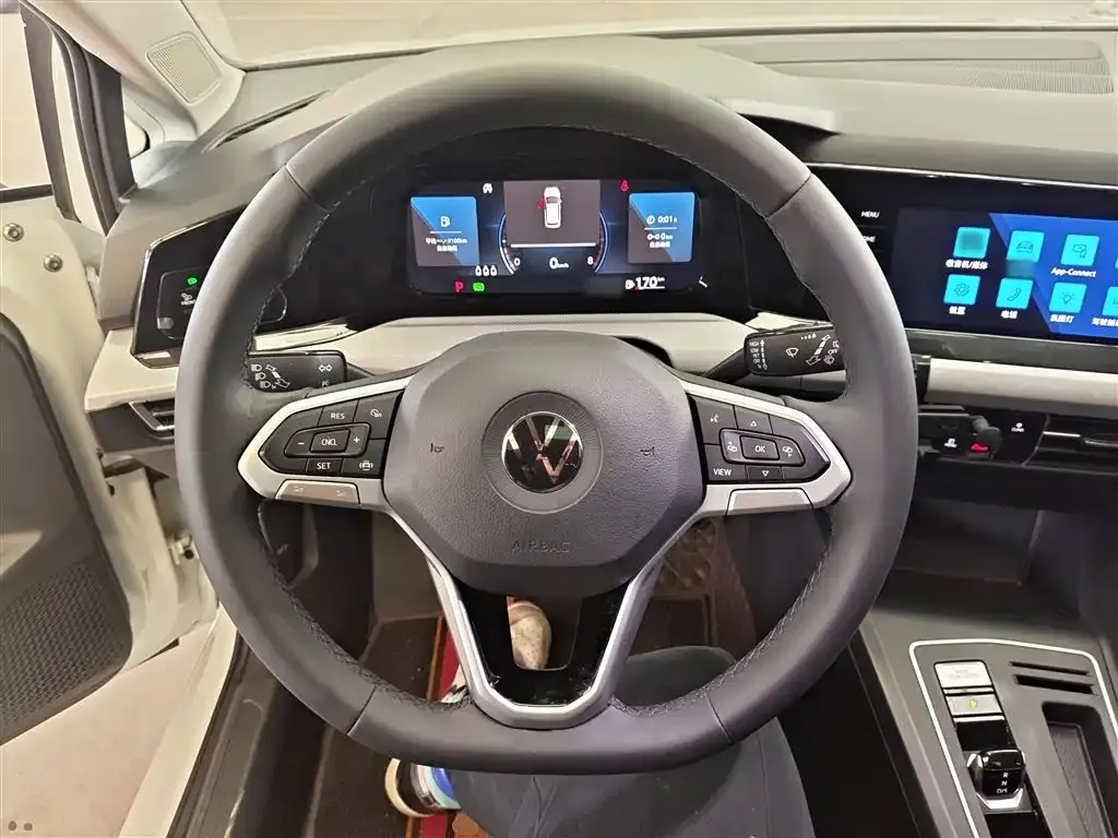 Volkswagen Golf 2023 из CN, фото 7