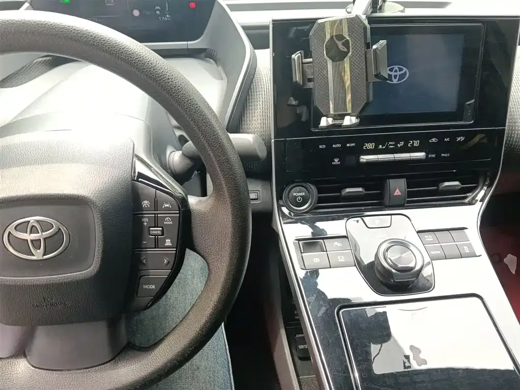 Toyota bZ4X 2023 из CN, фото 9