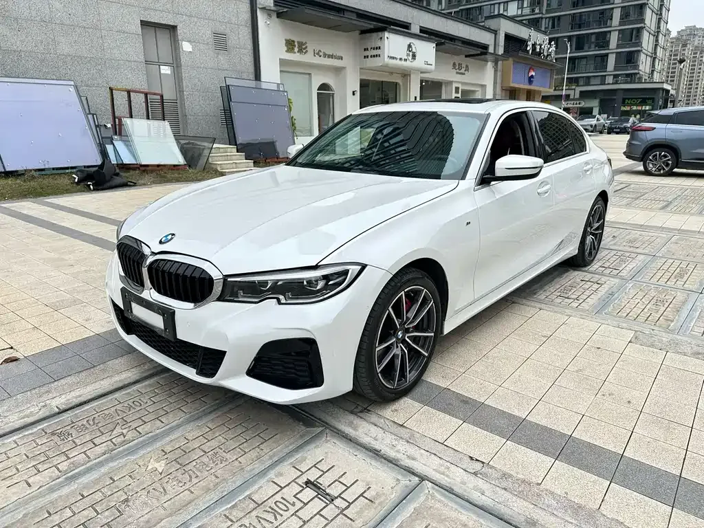BMW 3 Series 2022 из CN, фото 1