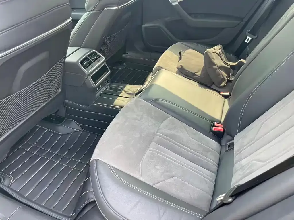 Audi A6L 2024 из CN, фото 6
