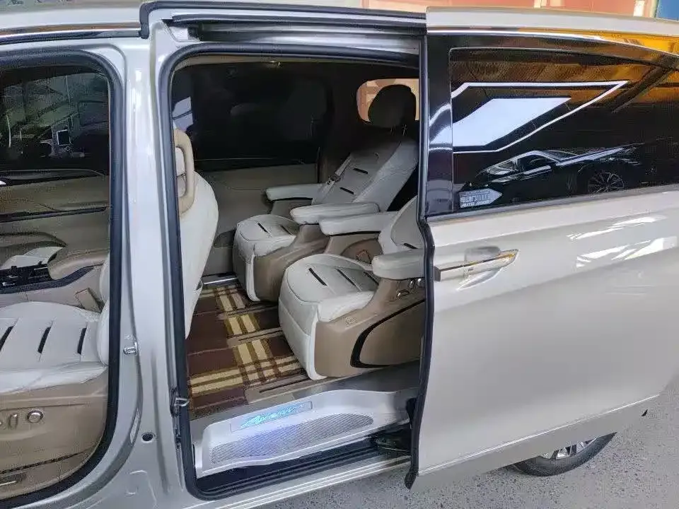 Buick GL8 2021 из CN, фото 2