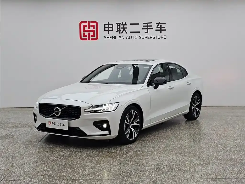Volvo S60 — фото 1