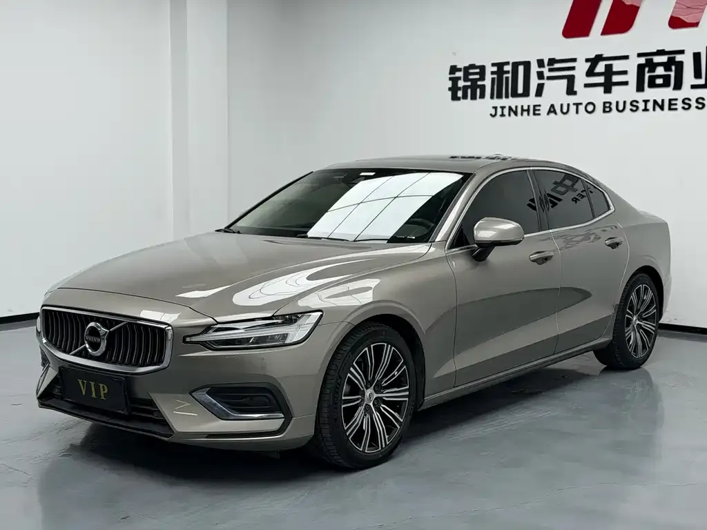 Volvo S60 — фото 1