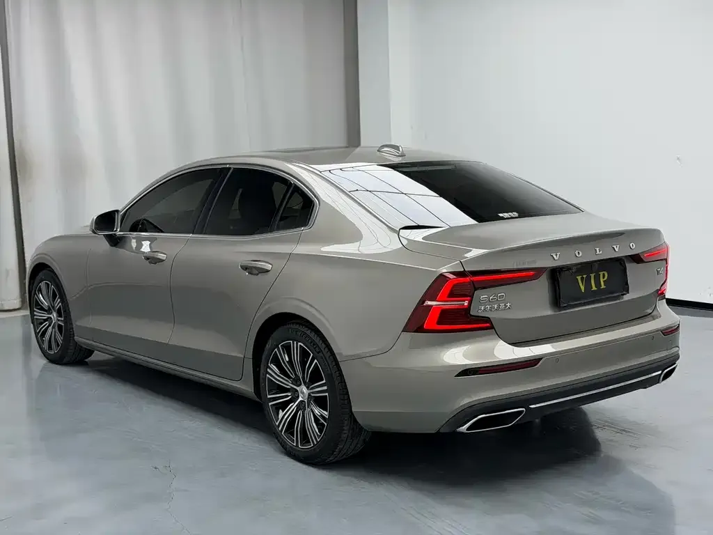 Volvo S60 — фото 2