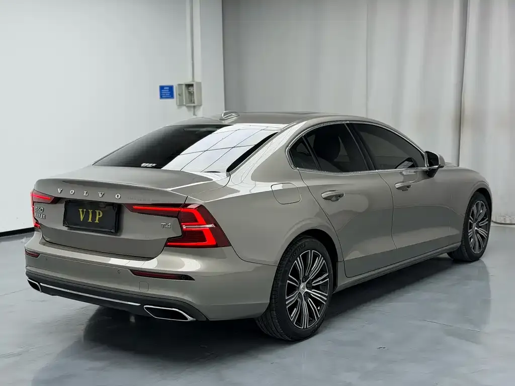 Volvo S60 — фото 4