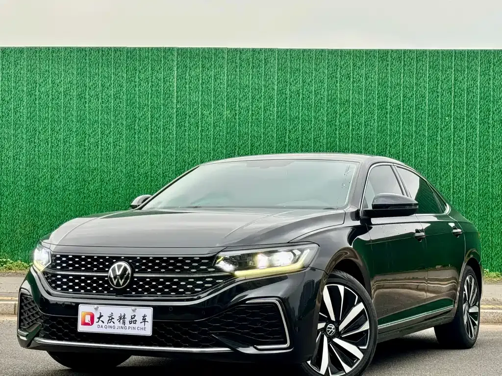 Volkswagen Passat — фото 1