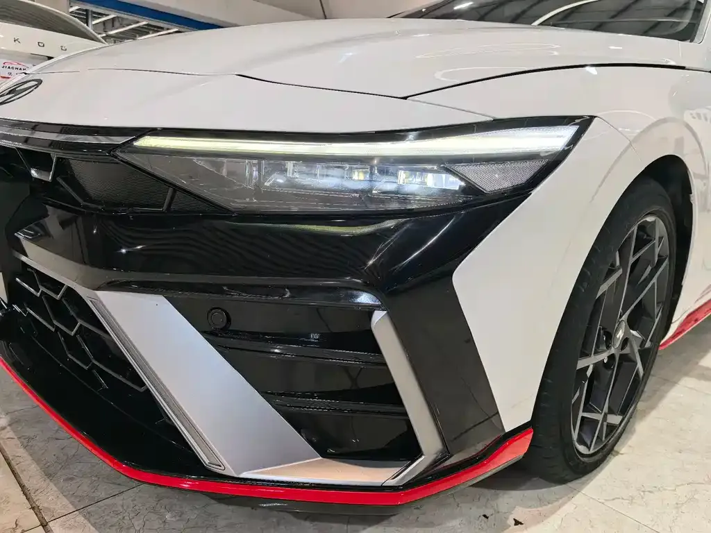 Hyundai Elantra 2023 из CN, фото 2
