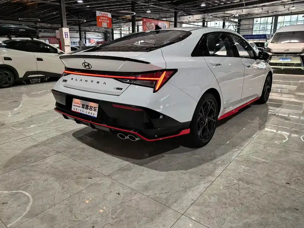 Hyundai Elantra 2023 из CN, фото 10