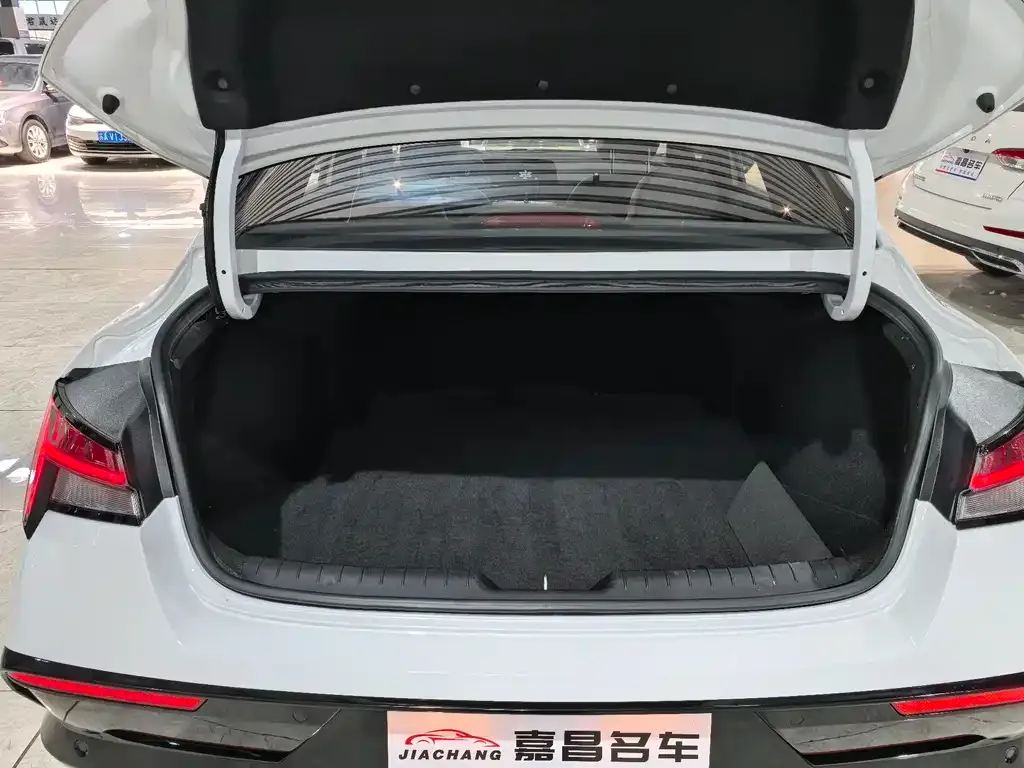 Hyundai Elantra 2023 из CN, фото 5