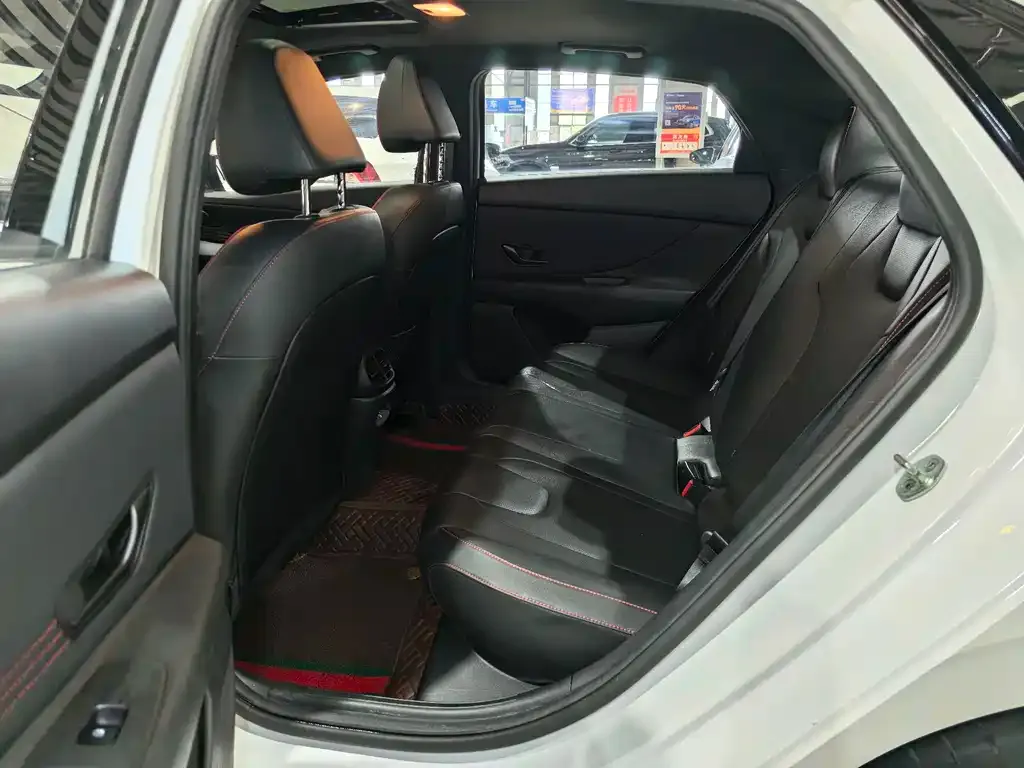 Hyundai Elantra 2023 из CN, фото 3