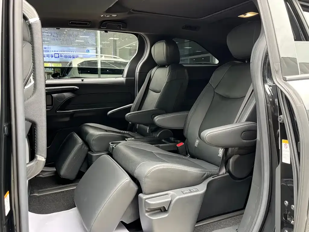 Toyota Sienna 2022 из CN, фото 4