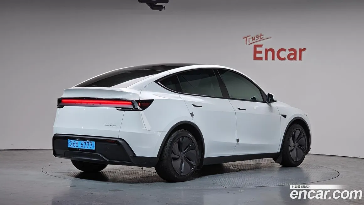 Tesla Model Y — фото 6