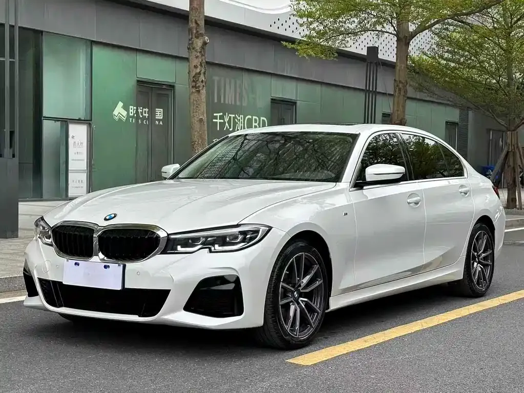 BMW 3 Series 2022 из CN, фото 1