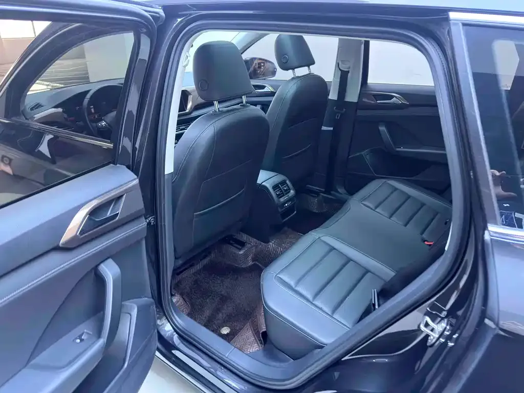 Volkswagen Tharu 2022 из CN, фото 7