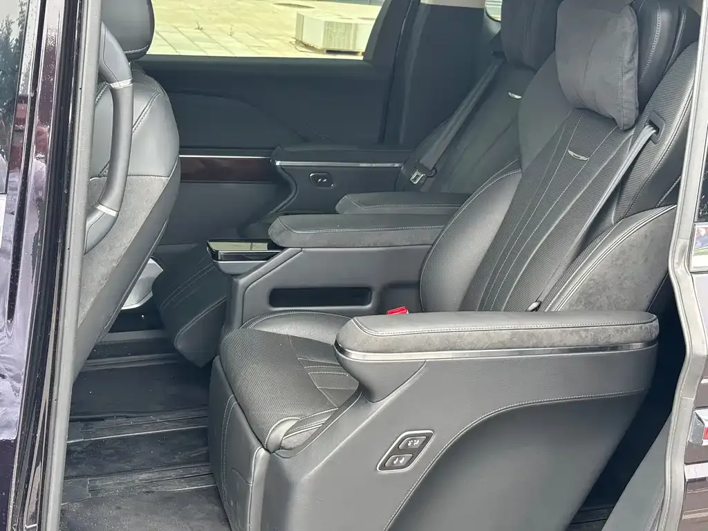 Hongqi HQ9 PHEV 2024 из CN, фото 2