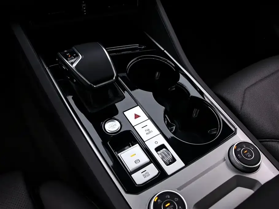 Volkswagen Touareg 2023 из CN, фото 5