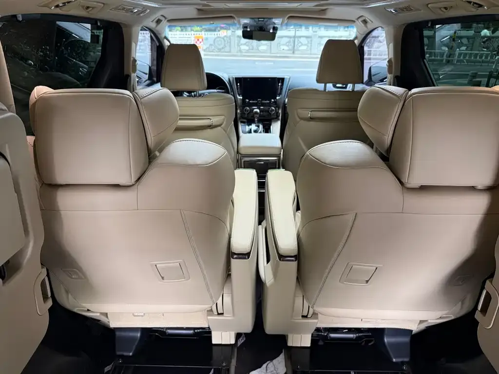 Toyota Alphard 2022 из CN, фото 3
